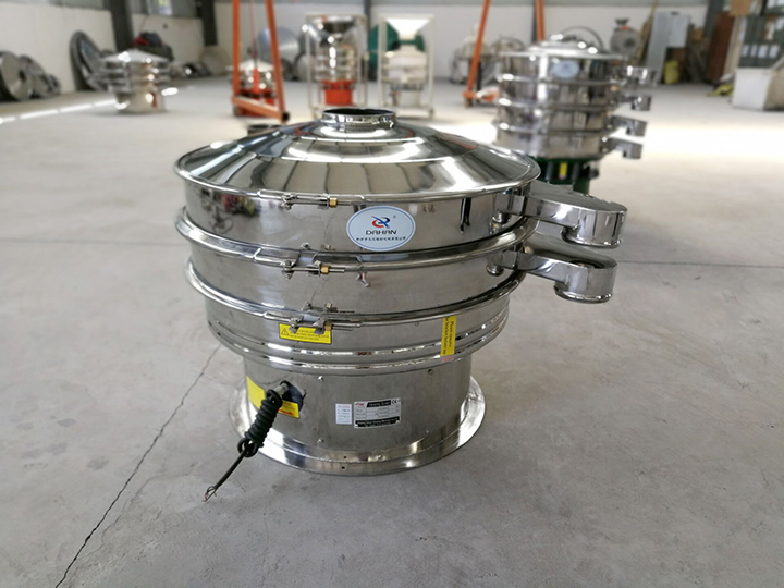 全不銹鋼振動(dòng)篩整機(jī)采用不銹鋼拋光而成，干凈衛(wèi)生，可避免原料被污染